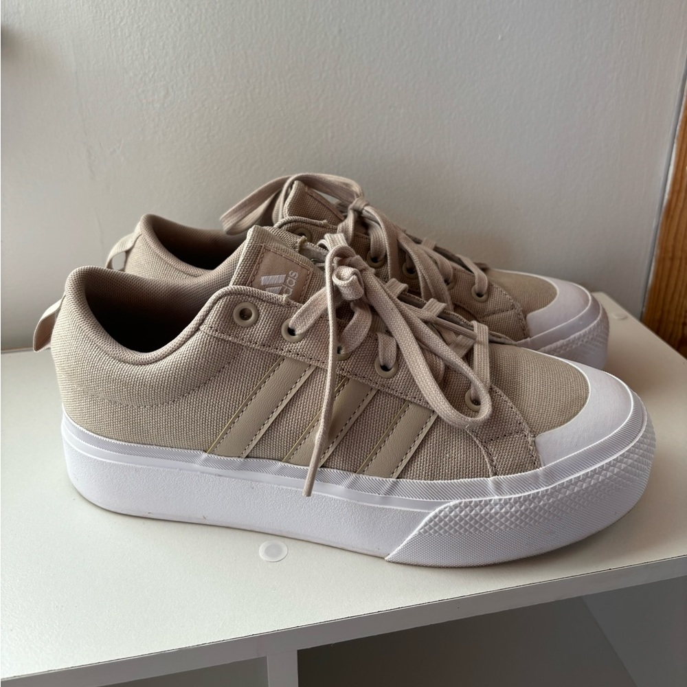 Women’s Adidas Bravada 2.0 platform sneakers, tan size 8.5